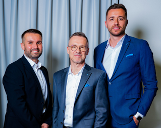 Alexander Springler (General Manager Daikin AT) Gerhard Perschy (General Manager Commercial Daikin AT) und Almir Karagic (Sales Manager Daikin AT).jpg